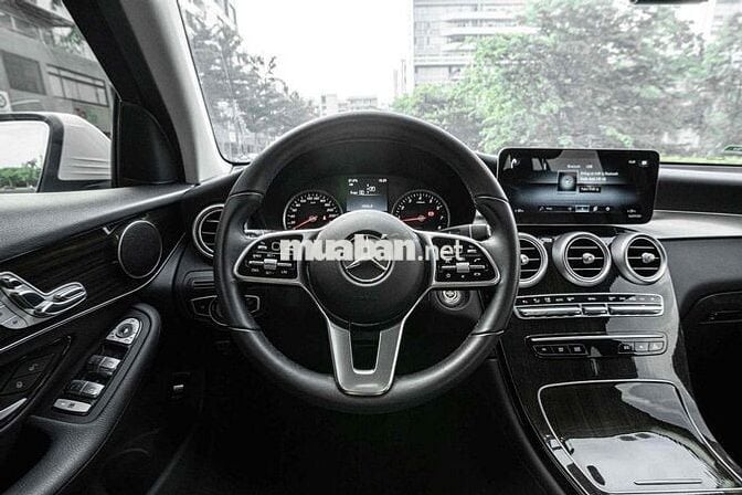 GLC200 Facelift Model 2022 màu trắng cá nhân 1 chủ