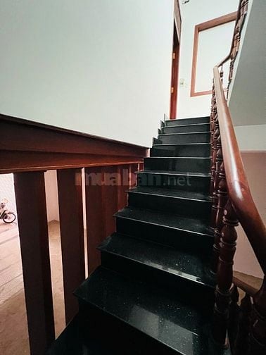Kẹt tiền bán gấp nhà mặt tiền giá cực tốt 1tr2L 5x22, 7 đg Nguyễn Thị 