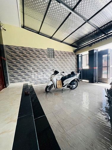 Kẹt tiền bán gấp nhà mặt tiền giá cực tốt 1tr2L 5x22, 7 đg Nguyễn Thị 