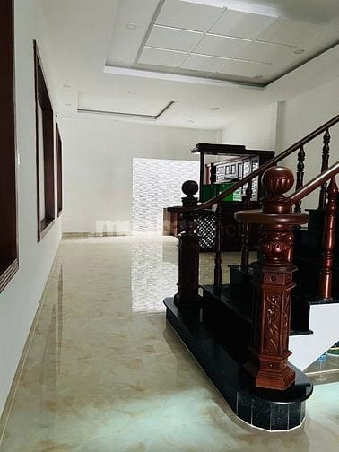 Kẹt tiền bán gấp nhà mặt tiền giá cực tốt 1tr2L 5x22, 7 đg Nguyễn Thị 