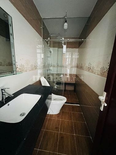 Kẹt tiền bán gấp nhà mặt tiền giá cực tốt 1tr2L 5x22, 7 đg Nguyễn Thị 