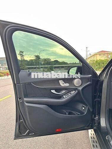 Bán Mercedes GLC 300 4MATIC,đời 2022
