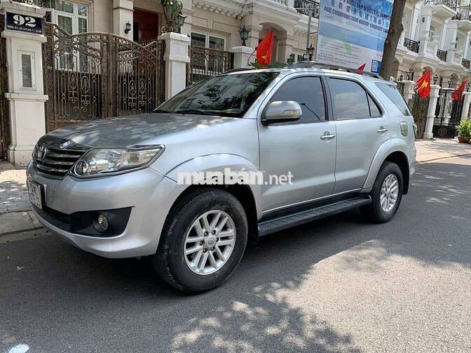 Gia đình cần bán xe Toyota Fortuner bản V full