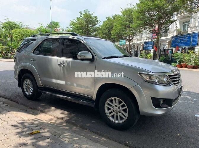 Gia đình cần bán xe Toyota Fortuner bản V full