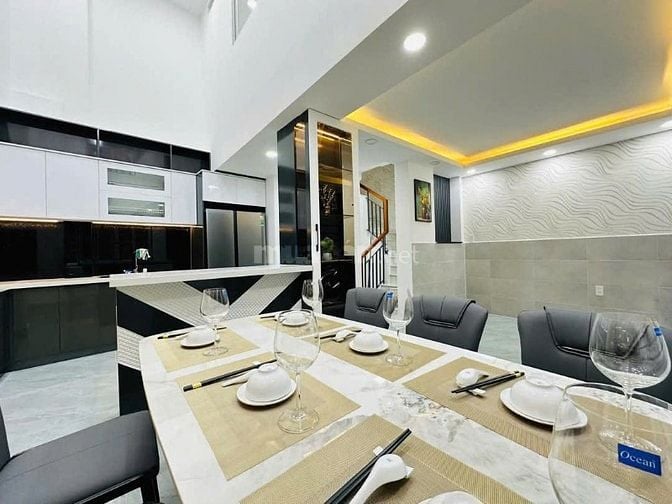 Bán nhà 4,5 tầng hẻm 4.5m full nội thất Phạm Văn Chiêu p8 giá 5.xx