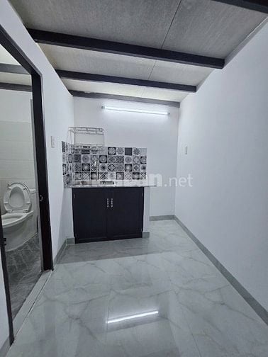 Phòng đầy đủ nội thất, mới xây ngay Phạm Văn Đồng, 30m2 rộng rãi