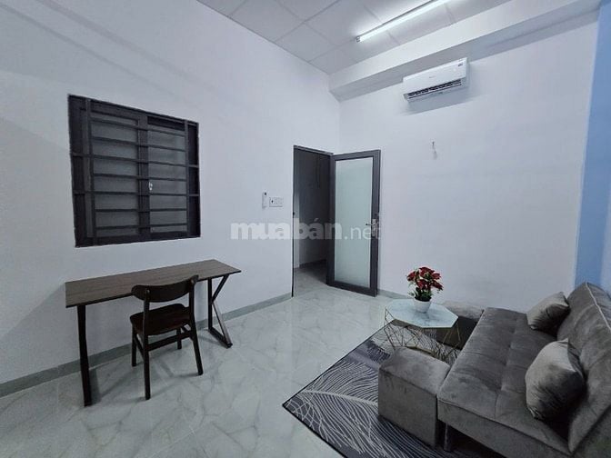 Phòng đầy đủ nội thất, mới xây ngay Phạm Văn Đồng, 30m2 rộng rãi