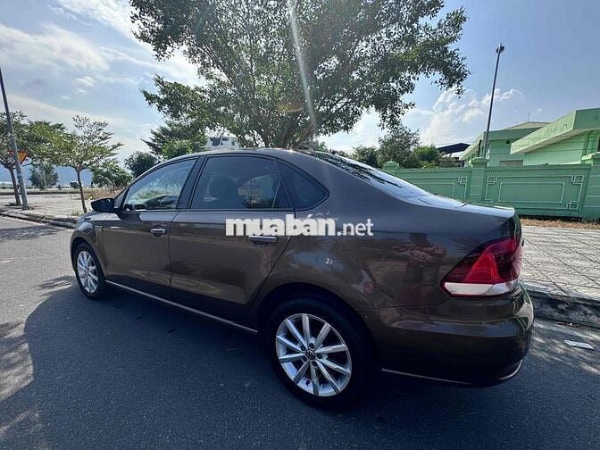 Volkswagen Polo 2017 1.6 Sedan - 78000 km