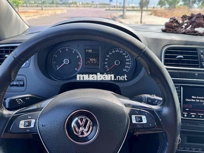 Volkswagen Polo 2017 1.6 Sedan - 78000 km