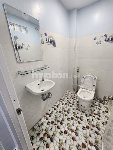 Nhà đẹp sior riêng 1 trệt 2 lầu ở Tân Phú Q7
