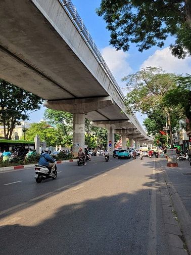 BÁN GẤP NHÀ ĐẤT: Đường Cầu giấy Quận Cầu giấy 8x8 mặt tiền 75m2 lô g