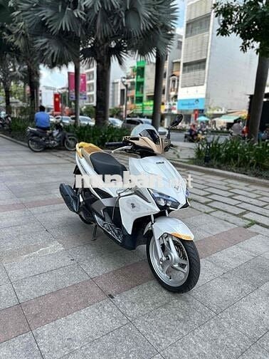 AB robot trắng bạc 2016