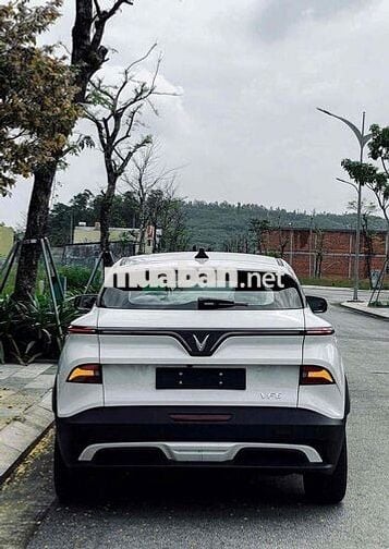 VF6 Plus Trắng Trả Trước Chỉ 150 Triệu