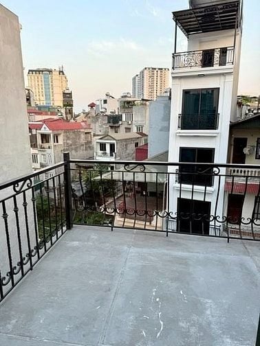 QUÁ HIẾM - NHÀ DÂN XÂY- HOÀNG NHƯ TIẾP - 5 TẦNG- 3 PN ĐẦY ĐỦ CÔNG NĂNG