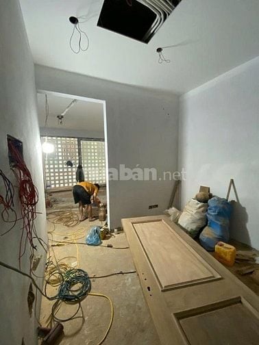 BÁN NHÀ LẠC LONG QUÂN, NHÀ MỚI THANG MÁY NGÕ THÔNG,63,5M2, GIÁ 21,2TỶ