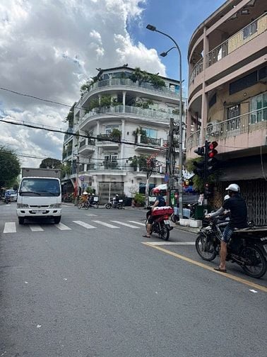 NHÀ MỚI 4 LẦU 5 LẦU MẶT TIỀN SẦM UẤT PHẠM VĂN CHÍ Q.6