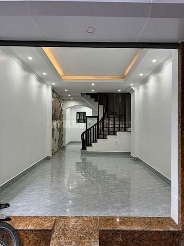 Bán Gấp Nhà Ô tô Đỗ Cửa Trần Thái Tông - Cầu Giấy- 40m2- 5 tầng – Giá