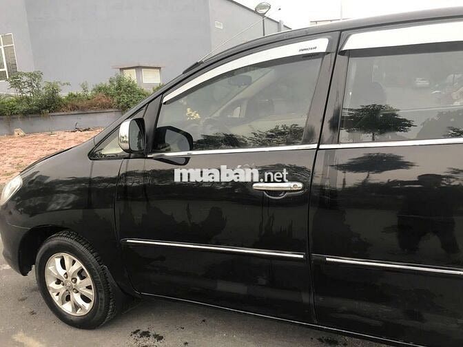 Toyota Innova 2011 - 100000 km
