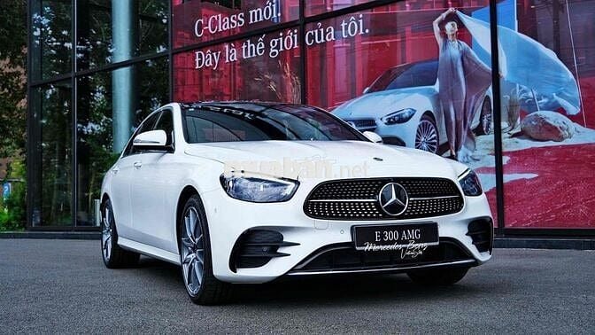 Mercedes Benz E300 AMG V1 Full Option