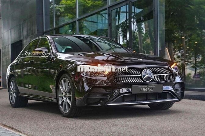 Mercedes Benz E300 AMG V1 Full Option