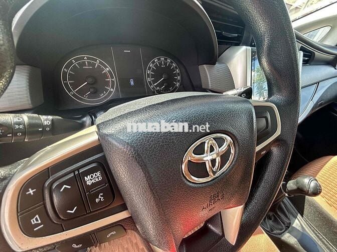 Toyota Innova 2018 2.0E - 100000 km