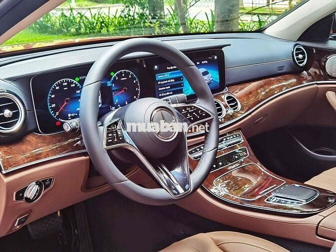 Mercedes Benz E200 Exclusive V1 Full Option
