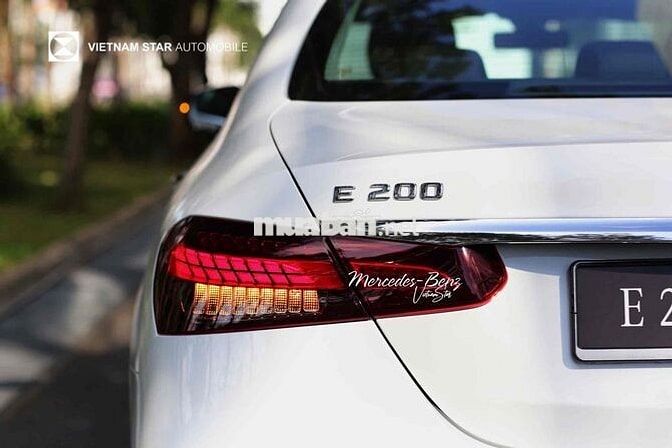 Mercedes Benz E200 Exclusive V1 Full Option