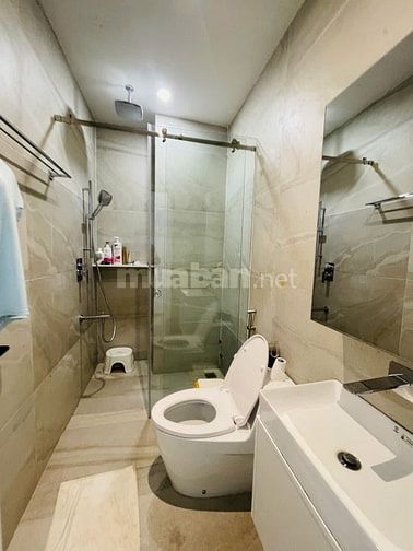 VIP QUẬN 1- MT HIẾM BÁN- NGUYỄN VĂN NGUYỄN- 42m2 (4x10)- 5 TẦNG- 1x TỶ