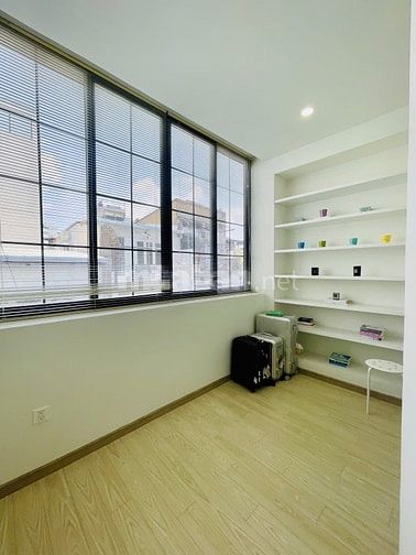 VIP QUẬN 1- MT HIẾM BÁN- NGUYỄN VĂN NGUYỄN- 42m2 (4x10)- 5 TẦNG- 1x TỶ