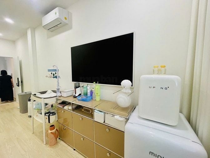 VIP QUẬN 1- MT HIẾM BÁN- NGUYỄN VĂN NGUYỄN- 42m2 (4x10)- 5 TẦNG- 1x TỶ