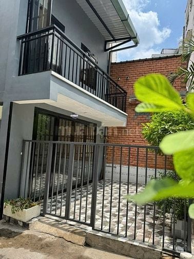 Bán gấp nhà 2 mặt hẻm Ông Ích Khiêm P.5 Quận 11