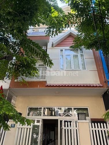 Nhà 3 tầng, 31 Hoàng Thúc Trâm,gần Sân Bay Đà Nẵng. giá 7.9 tỷ.