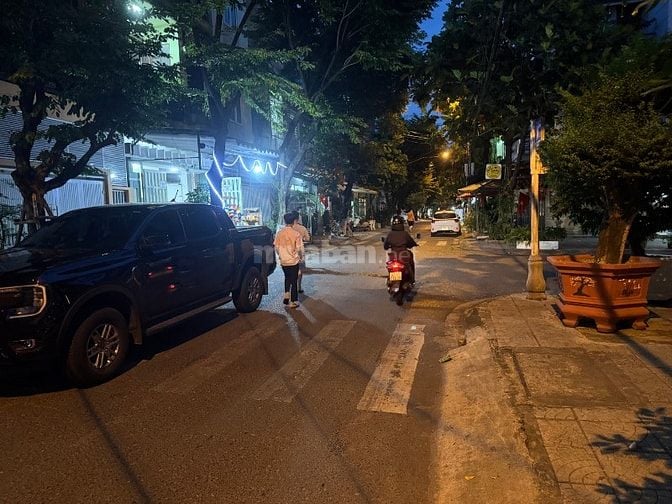 Nhà 3 tầng, 31 Hoàng Thúc Trâm,gần Sân Bay Đà Nẵng. giá 7.9 tỷ.