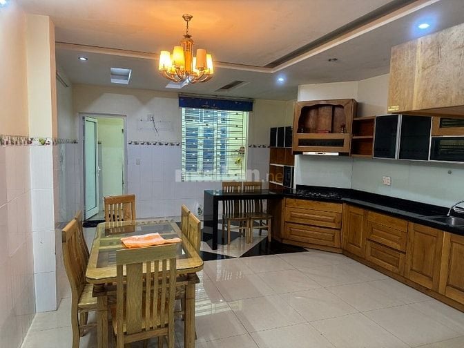 Nhà 3 tầng, 31 Hoàng Thúc Trâm,gần Sân Bay Đà Nẵng. giá 7.9 tỷ.