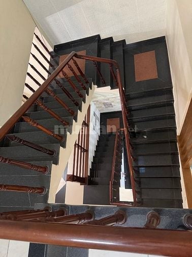 Nhà 3 tầng, 31 Hoàng Thúc Trâm,gần Sân Bay Đà Nẵng. giá 7.9 tỷ.