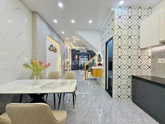 BÁN GẤP NHÀ MỚI NGUYÊN CĂN 1T2L 60m2 Đ.CAO THẮNG,P5, Q3, SHR, HẺM Ô TÔ