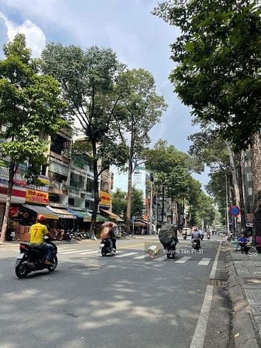 6 tỷ 9 - 80m2, 3 tầng 5PN - 200m Nguyễn Chí Thanh