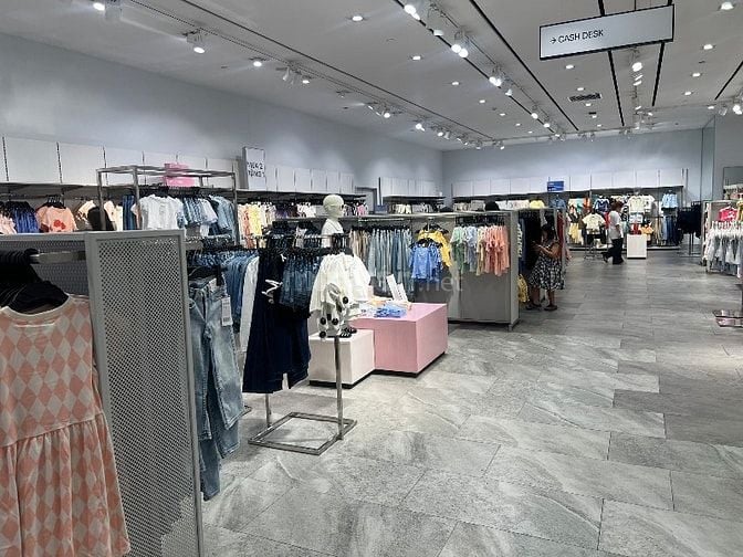 Tuyển gấp 03 nhân viên bán quần áo tại Trung Tâm Thương Mại