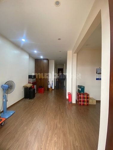 NR nằm tại Đường Ngọc Hà, p Ngọc Hà, Q.Ba Đình, HN. Ngôi nhà này có 3P