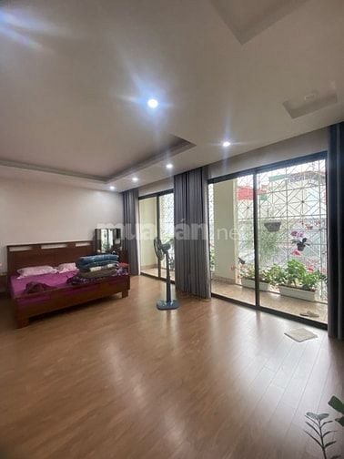 NR nằm tại Đường Ngọc Hà, p Ngọc Hà, Q.Ba Đình, HN. Ngôi nhà này có 3P