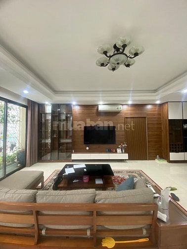NR nằm tại Đường Ngọc Hà, p Ngọc Hà, Q.Ba Đình, HN. Ngôi nhà này có 3P