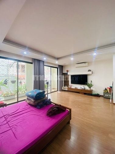 NR nằm tại Đường Ngọc Hà, p Ngọc Hà, Q.Ba Đình, HN. Ngôi nhà này có 3P