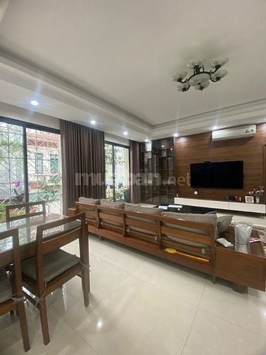 NR nằm tại Đường Ngọc Hà, p Ngọc Hà, Q.Ba Đình, HN. Ngôi nhà này có 3P