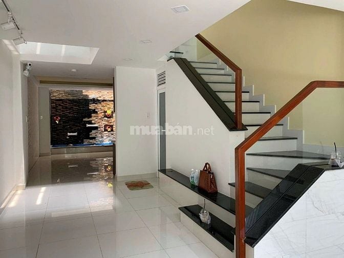 Siêu phẩm nhà đẹp Âu Cơ 4x17 ngay Lạc Long Quân 5 tầng chỉ 8,7 Tỷ