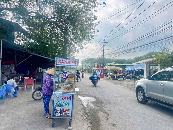 Bán nhà 2 tầng, 160m2, 3 phòng ngủ, đường Long Chiến, Bình Lợi