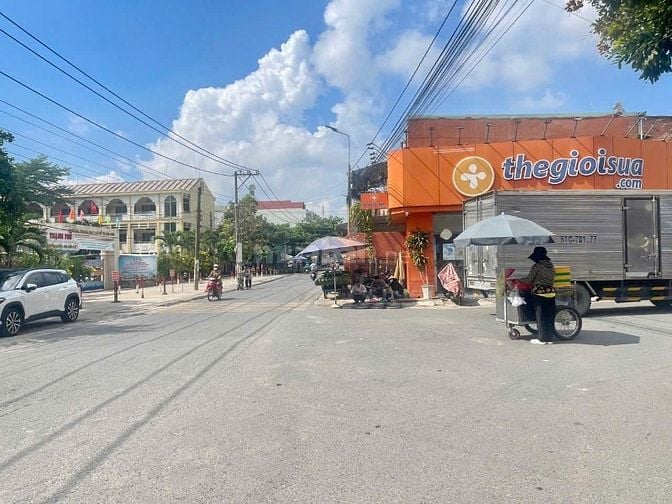 Bán nhà 2 tầng, 160m2, 3 phòng ngủ, đường Long Chiến, Bình Lợi