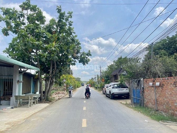 Bán nhà 2 tầng, 160m2, 3 phòng ngủ, đường Long Chiến, Bình Lợi