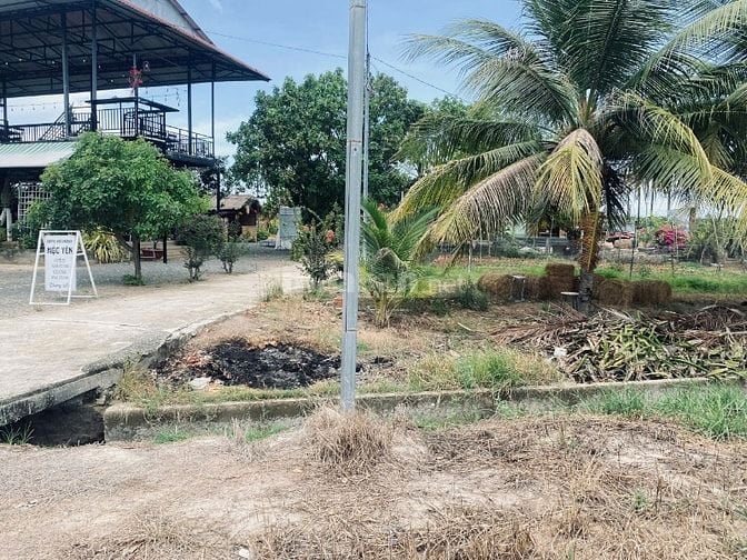 6124m2 Nhà Vườn Đang Kinh Doanh Siêu Đẹp Ngay Tại Hồ Núi Đất có 152m M