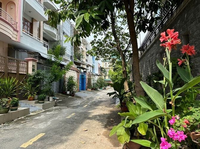 Chính Chủ Bán Nhà Phố khu Compound có Bảo vệ 24/7- Mặt tiền đường 22