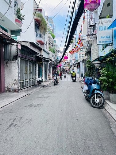Nhà hẻm Phạm Thế Hiển Quận 8 , khu an ninh, Ngang 6m, diện tích rộng
